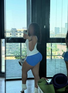 Leila - escort in Brussels Photo 7 of 9