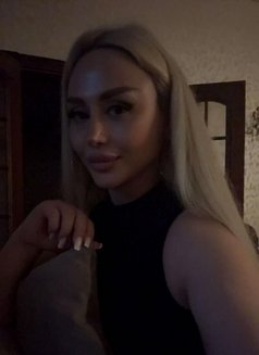 Leila - escort in Beirut Photo 5 of 11