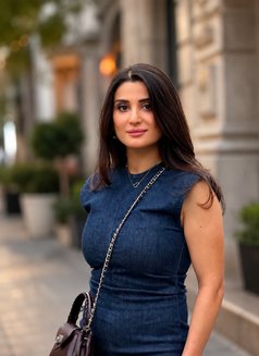 Leila - puta in Dubai Photo 2 of 2