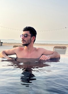 Leith - Male companion in Dubai Photo 2 of 4