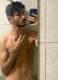 Leith - Acompañante masculino in Dubai Photo 1 of 5