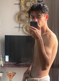 Leith - Acompañante masculino in Dubai Photo 5 of 5