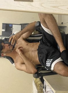 ليث - Male escort in Dubai Photo 5 of 6