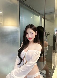 Lemon - masseuse in Bangkok Photo 1 of 5