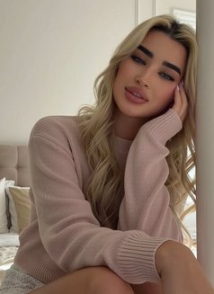 Lara 🫦 - escort in Dubai Photo 2 of 14