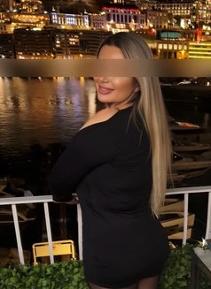 Lena Airport Service - escort agency in Frankfurt Photo 2 of 5