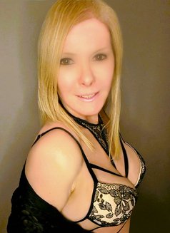 Lena - elegance, charme & discretion - companion in Paris Photo 26 of 26