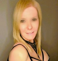 Lena - elegance, charme & discretion - companion in Paris