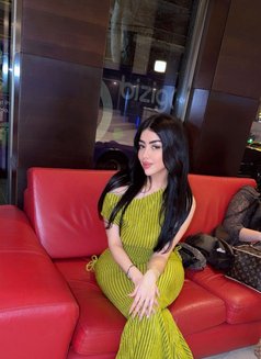 Lena - puta in İstanbul Photo 26 of 29