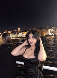 Lena - puta in İstanbul Photo 2 of 29