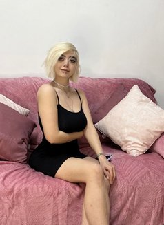 Lena - escort in Muscat Photo 2 of 3