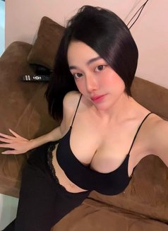 Lenlee - escort in Muscat Photo 2 of 3