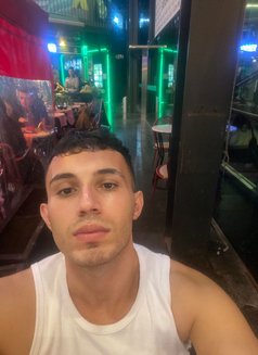 Leo - Male escort in İstanbul Photo 4 of 8