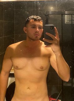 Leo - Male escort in İstanbul Photo 5 of 8