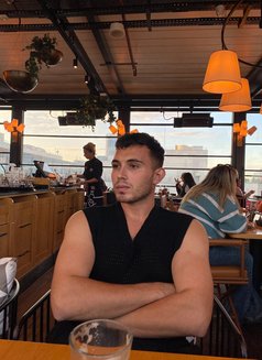 Leo - Male escort in İstanbul Photo 6 of 8