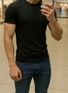 Leo - Acompañantes masculino in Colombo Photo 2 of 4