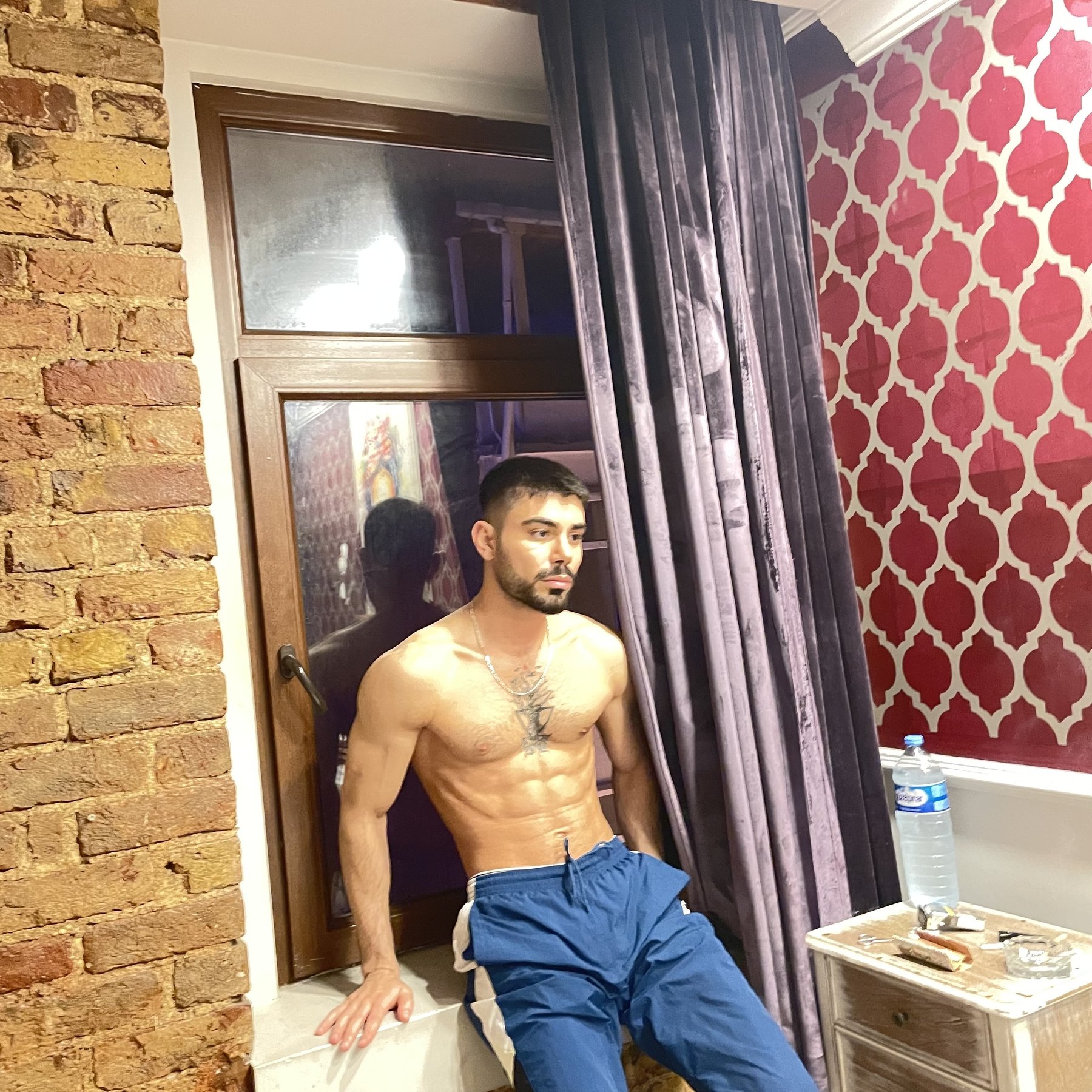 Leo, Azerbaijani Male escort in İstanbul (2)