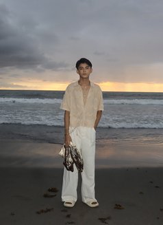 Leo - Male escort in Manila Photo 6 of 6