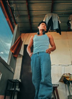 Leo - Male escort in Manila Photo 3 of 3
