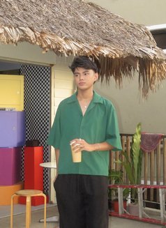 Leo - Male escort in Manila Photo 2 of 9