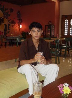 Leo - Male escort in Manila Photo 7 of 9