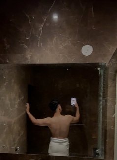 Leo - Male escort in New Delhi Photo 1 of 4