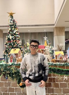 Leo - Male escort in New Delhi Photo 3 of 4