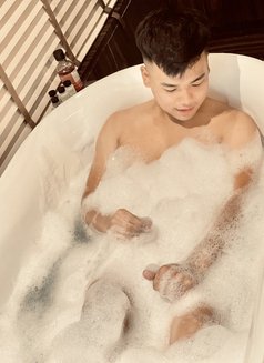 Leo - Male escort in New Delhi Photo 4 of 4