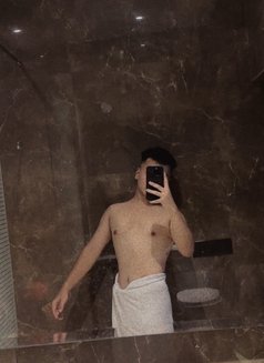 Leo - Male escort in New Delhi Photo 4 of 10