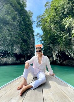 Leo - Male escort in New Delhi Photo 5 of 10