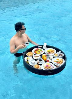 Leo - Male escort in New Delhi Photo 6 of 10