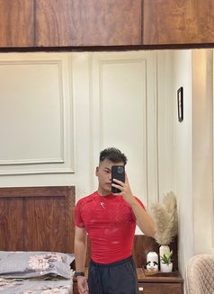 Leo - Male escort in New Delhi Photo 7 of 10