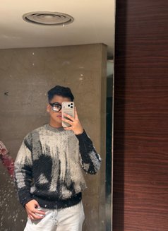 Leo - Male escort in New Delhi Photo 8 of 10