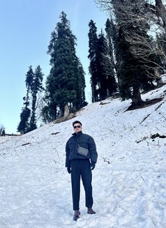 Leo - Male escort in New Delhi Photo 9 of 10