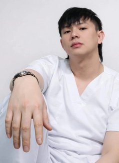 Leo - masseur in Riyadh Photo 5 of 5