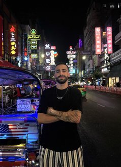 Leo - Male escort in Bangkok Photo 2 of 9
