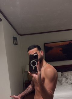 Leo - Male escort in Bangkok Photo 7 of 9