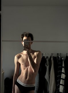 Leo Cuteboy - Acompañantes masculino in Dubai Photo 2 of 8