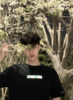 Leo - Male escort in Jeddah Photo 3 of 6