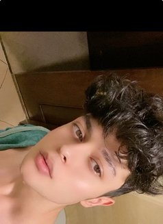 Leo - Male escort in Jeddah Photo 6 of 6