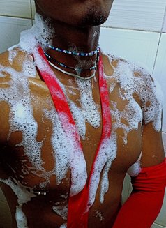 Leo - Male adult performer in Nairobi Photo 4 of 6