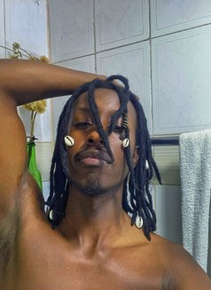 Leo - Male escort agency in Nairobi Photo 5 of 7