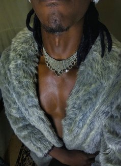 Leo - masseur in Nairobi Photo 2 of 2