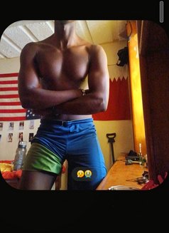 Leo - Masajista in Nairobi Photo 2 of 2