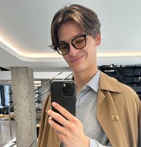Leo - Male escort in Paris