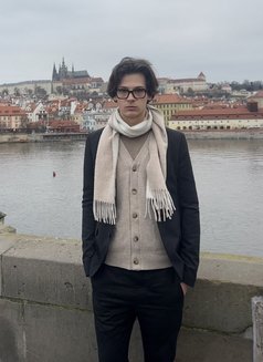 Leo - Male escort in Paris Photo 2 of 3