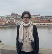 Leo - Male escort in Paris