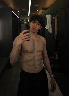 Leo Gold Xxl - Male escort in Vienna Photo 1 of 6