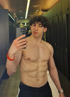 Leo Gold Xxl - Male escort in Vienna Photo 2 of 6