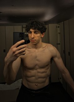 Leo Gold Xxl - Male escort in Vienna Photo 3 of 6